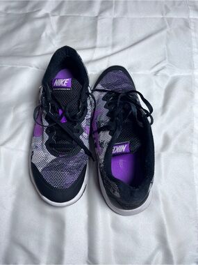 Nike Women’s Purple and Black Athletic Sneakers